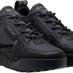 Scarpe Replay uomo nere, in pelle e tessuto tecnico, con suola spessa e dettagli a contrasto. Perfette per un look casual e moderno.