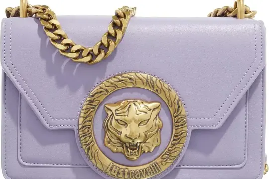 Borsa in pelle lilla con iconico logo tigre dorato e catena, un vero gioiello Just Cavalli.